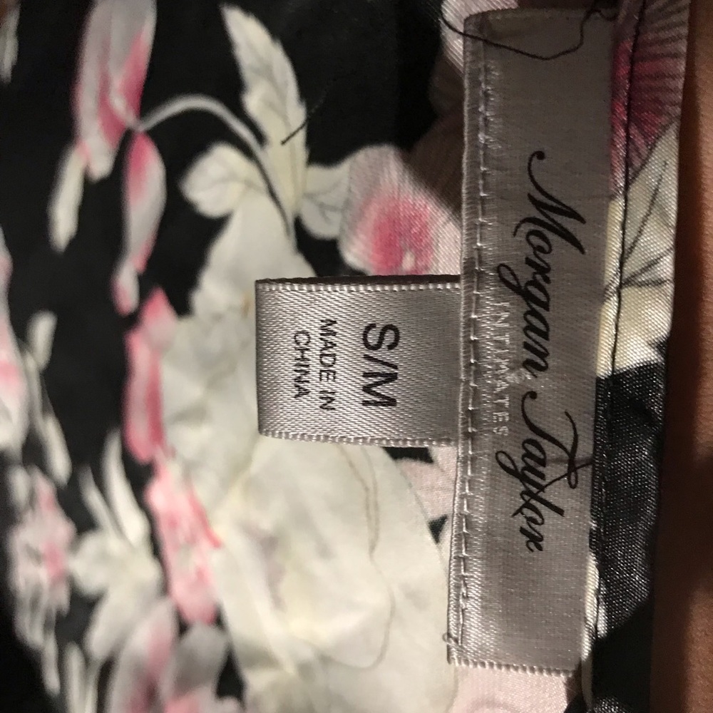 Thrifted Satin Robe - Picture 4 of 4